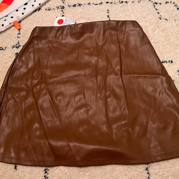 Camel Faux leather mini skirt - Picture 2 of 3